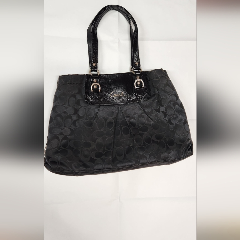 Coach Black Quilted Shoulder Bag with Elegant Design